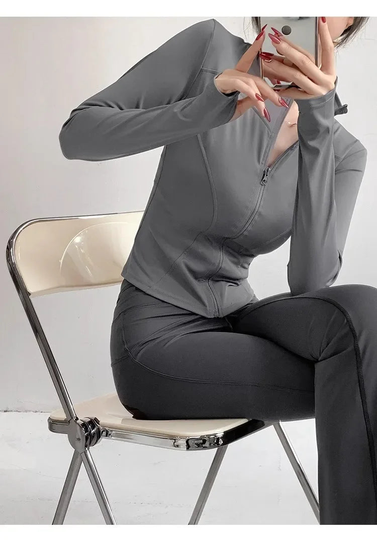 Campera Deportiva Mujer Slim Fit con Cierre y Secado Rápido