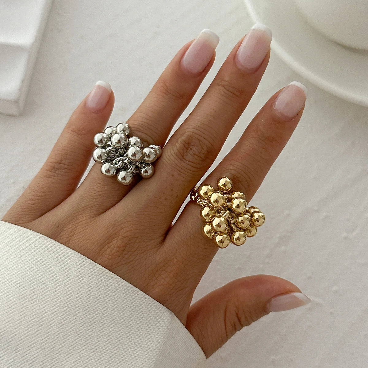 Anillo abierto unisex con esfera pequeña y diseño geométrico
