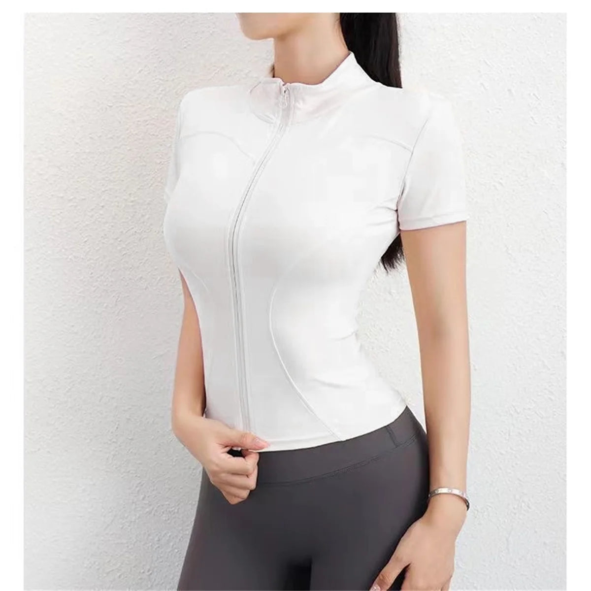 Campera Deportiva Slim de Mujer, Manga Corta con Cierre
