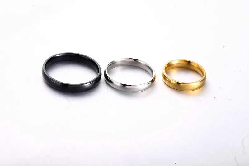 Anillo de acero inoxidable pulido en tonos dorado, rosa y negro