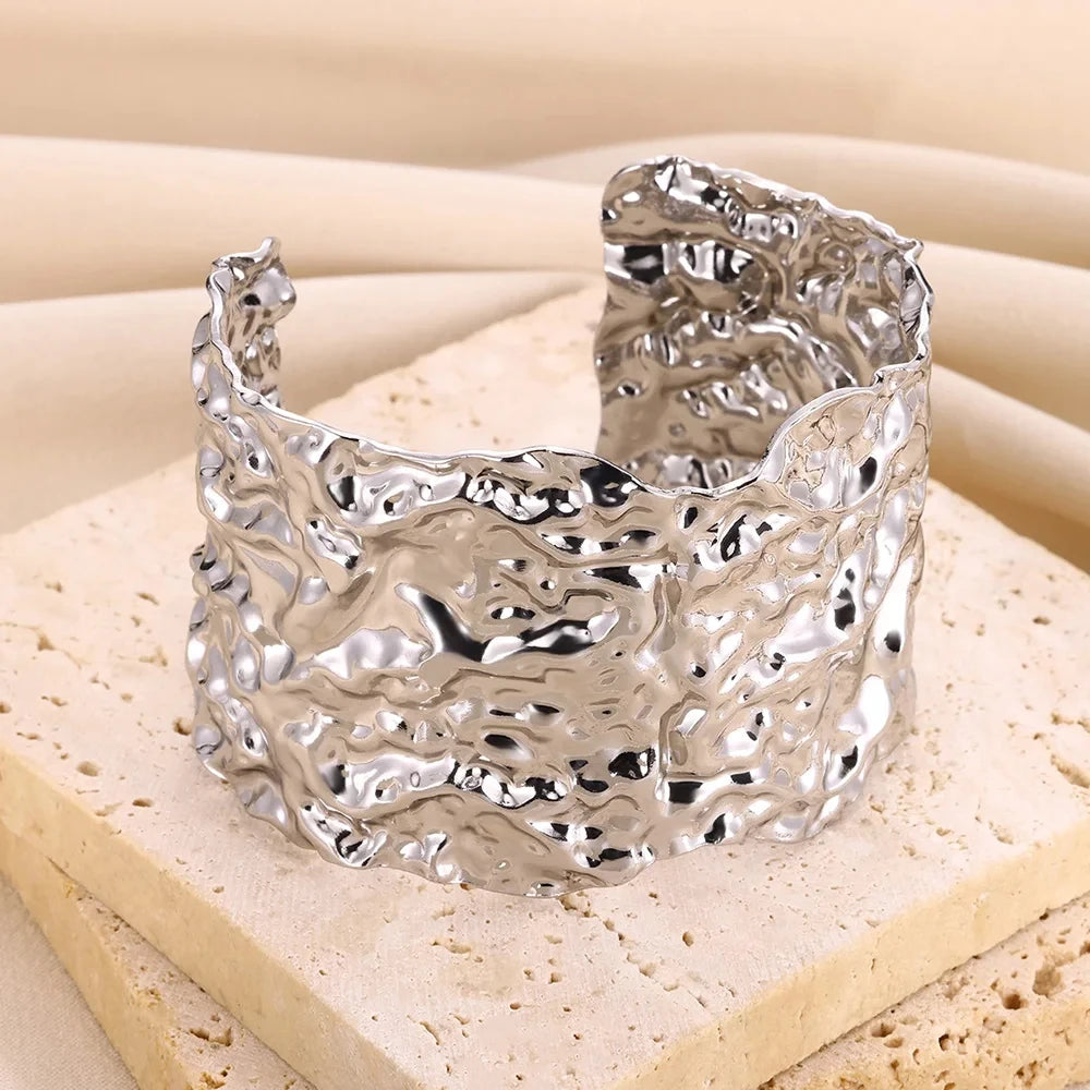 Pulsera Brazalete Abierta de Acero Inoxidable Dorado con Diseño Clásico