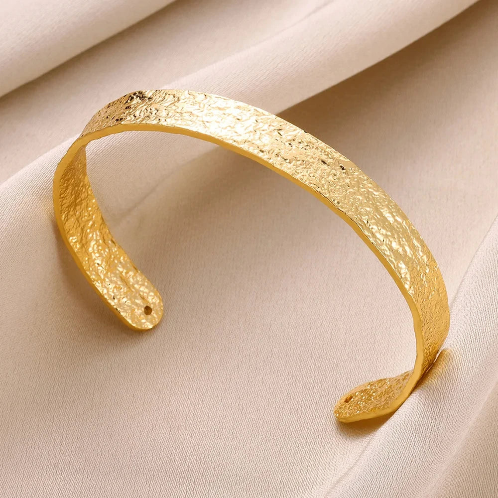 Pulsera Brazalete Abierta de Acero Inoxidable Dorado con Diseño Clásico