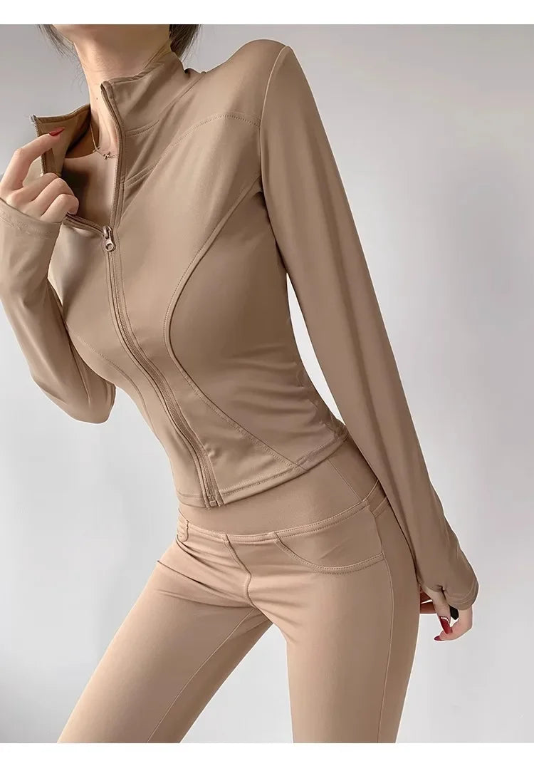 Campera Deportiva Mujer Slim Fit con Cierre y Secado Rápido